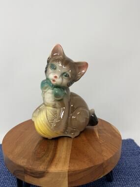 Vintage Royal Copley Brown Cat, Green Bow & Yellow Ball of Yarn Planter